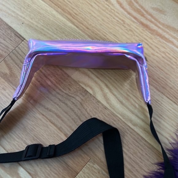 Pink iridescent belt bag like new condition - Picture 4 of 4